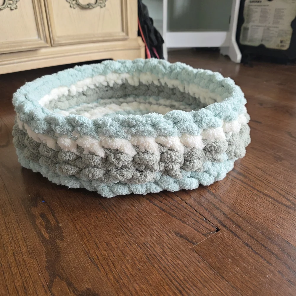 Plush Round Cat Bed in Mint, Gray & White